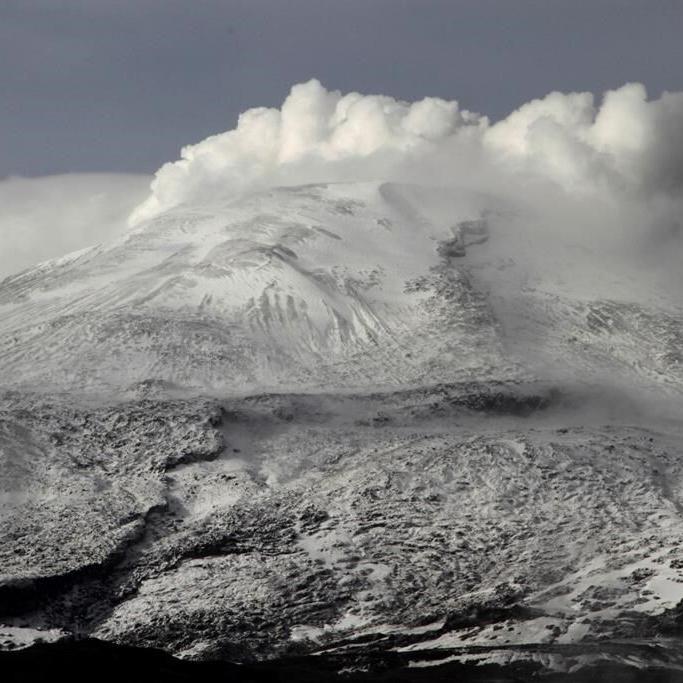 Colombia evacuates families living near active volcano
